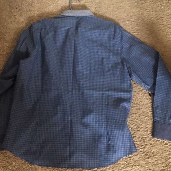 New Murano slim fit xl light and dark blue button down. - Picture 4 of 5